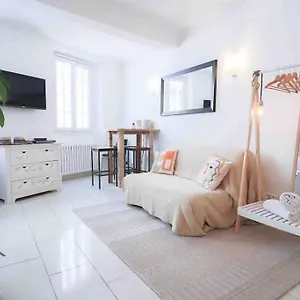 Cosy Situe En Plein Coeur Du Vieil Antibes. Antibes